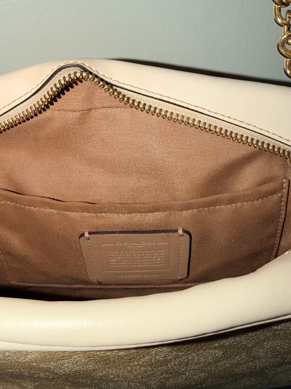Coach Cream Signature Canvas Shoulder Bag with Gold Hardware - Picture 4 of 5